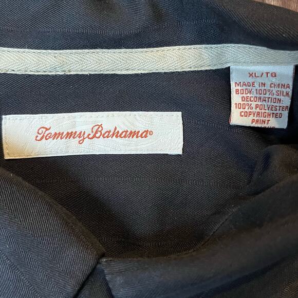 Tommy Bahama Men's XL 100% Silk Embroidered "Shot In The Dark" Casual Shirt - Picture 4 of 4